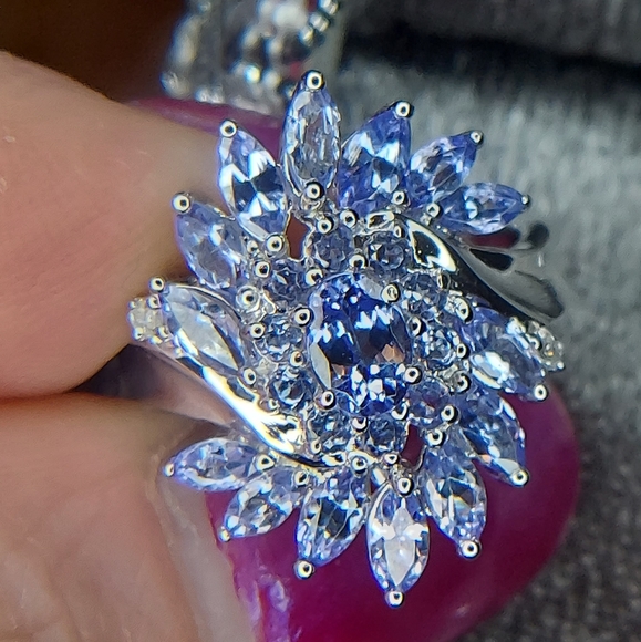 2.02 ctw.TANZANITE AND DIAMOND ring - Picture 4 of 5